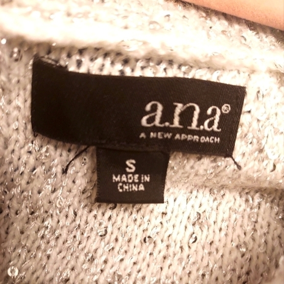 A.n.a Brand Women's White Metallic Sequin Sweater Size Small - Picture 4 of 4